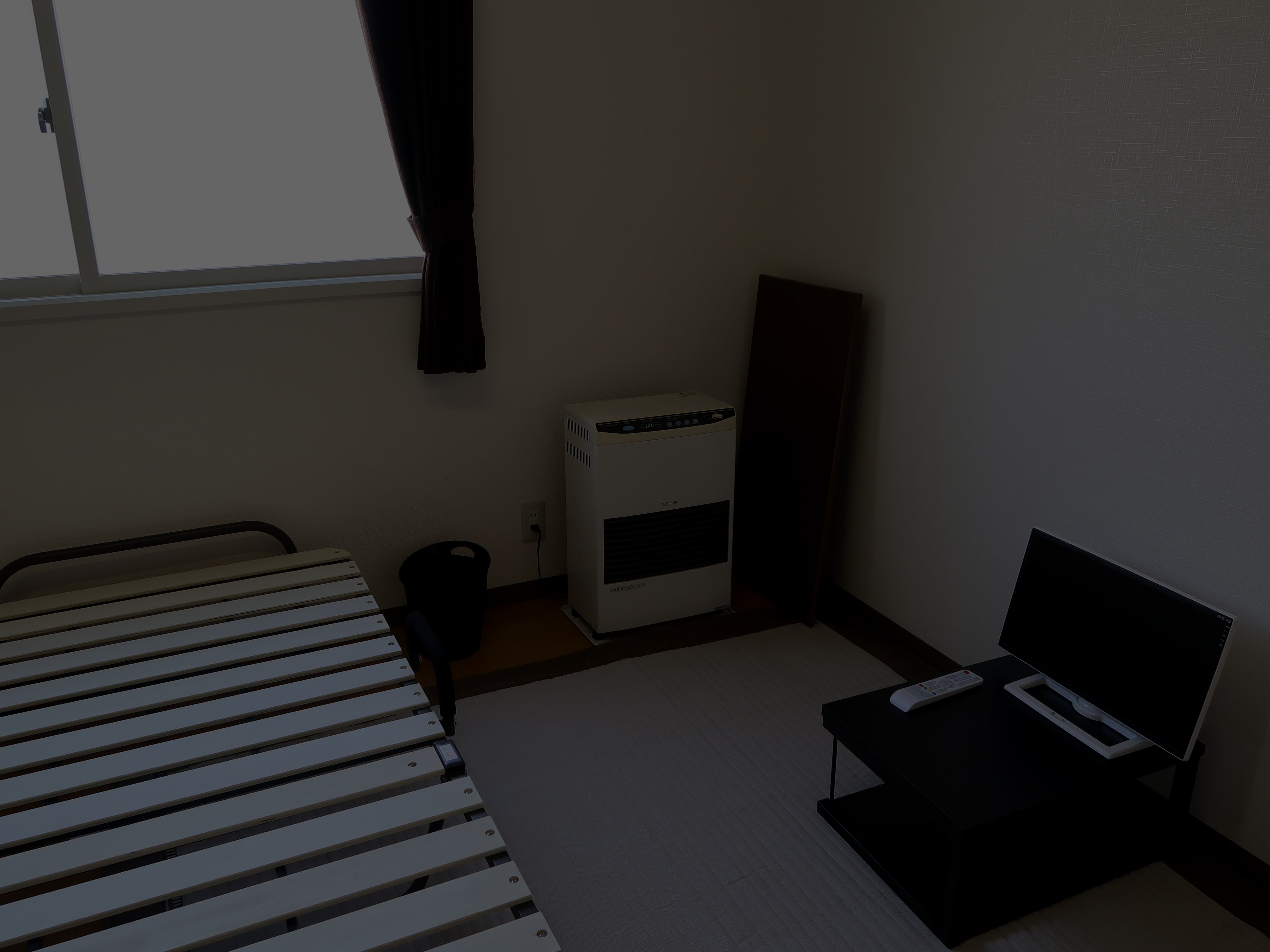 ベッド、テレビ