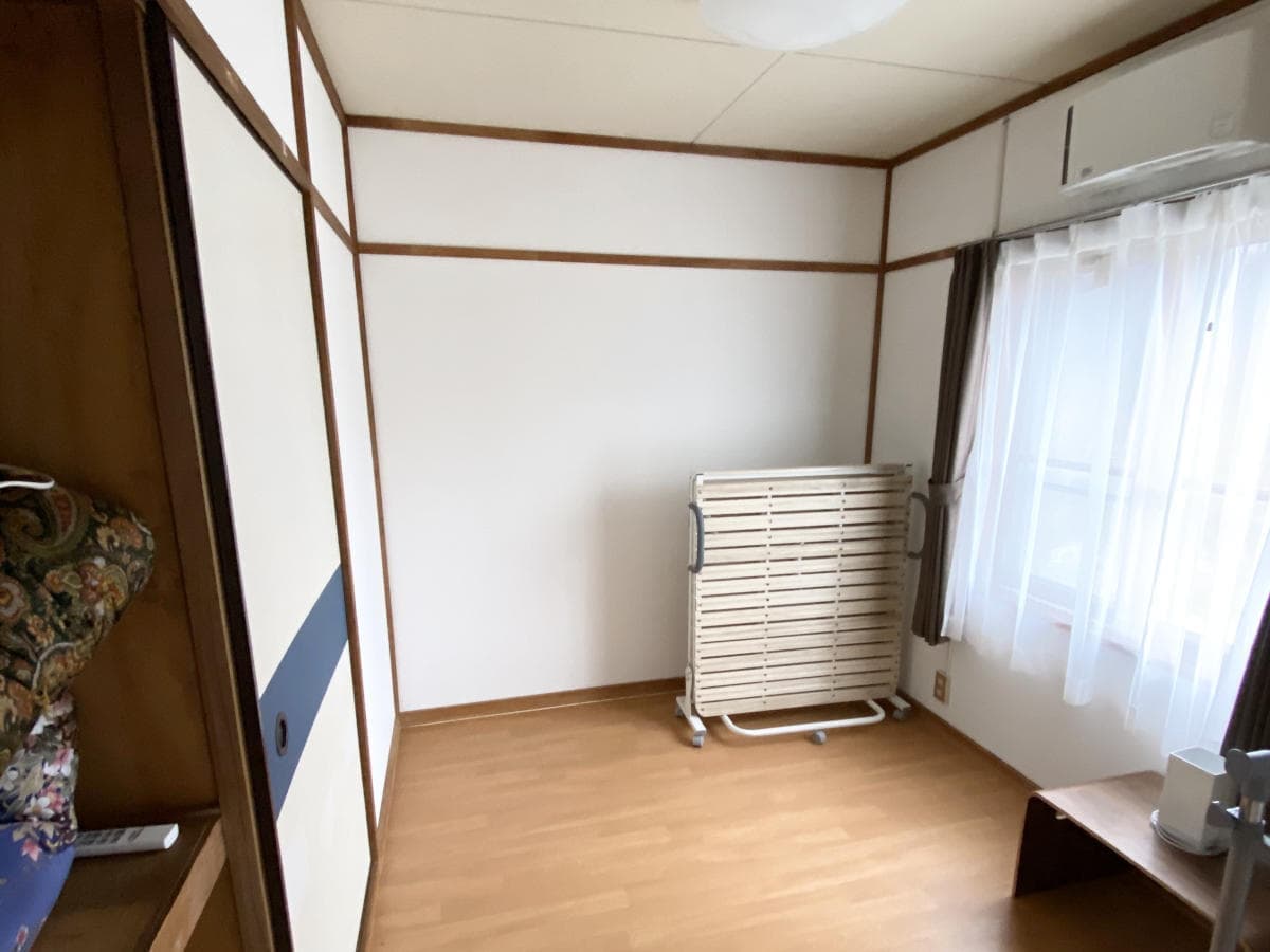 個室３　４畳フローリング