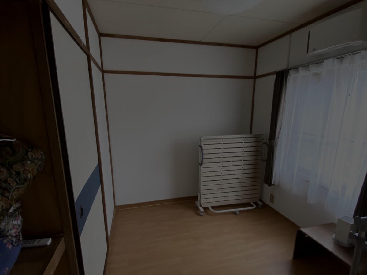 個室３　４畳フローリング