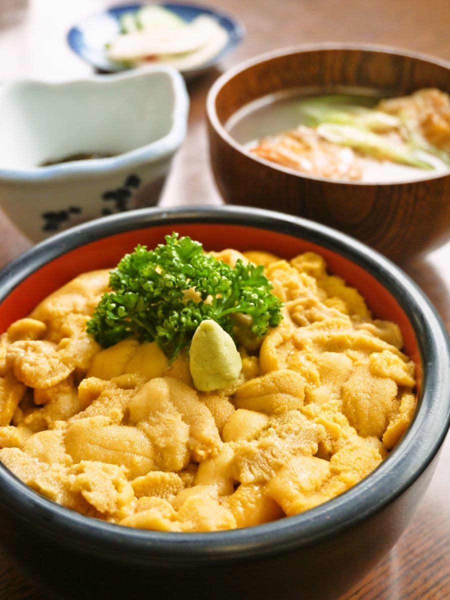 積丹産の生ウニ丼