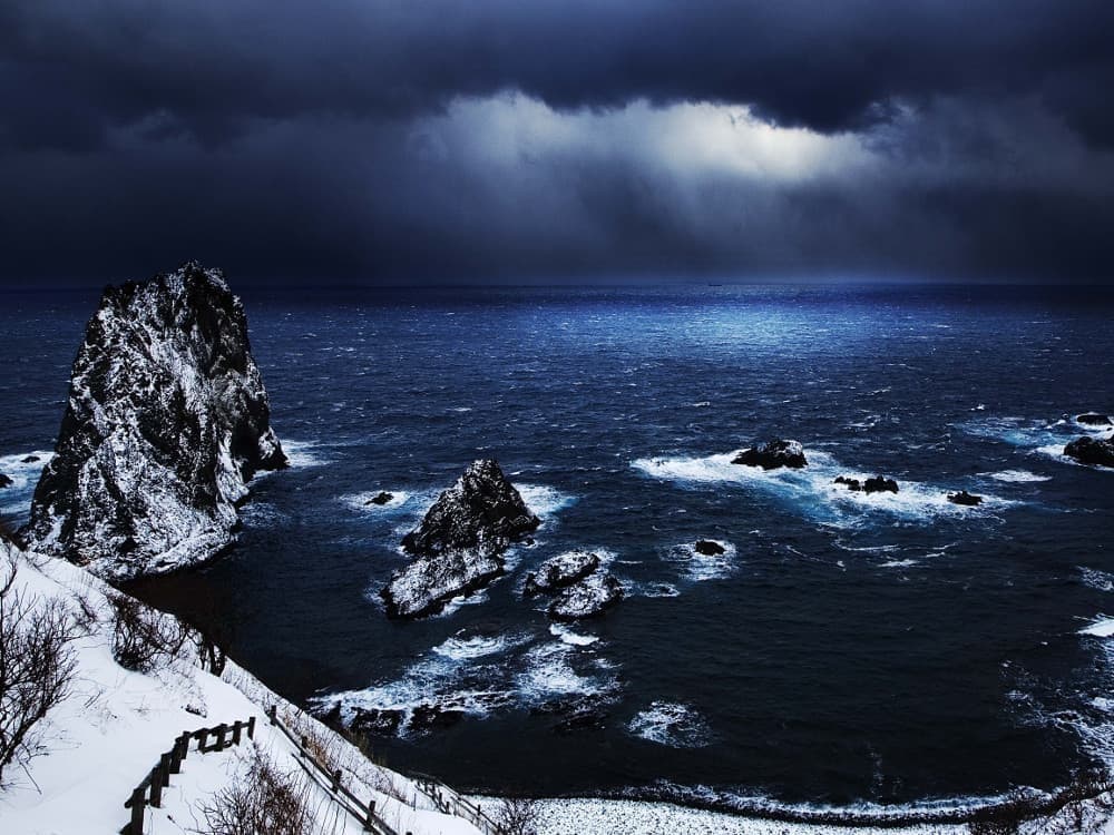 冬の島武意海岸