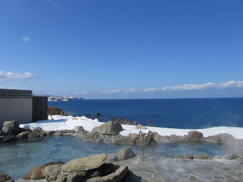 岬の湯の露天風呂(冬)