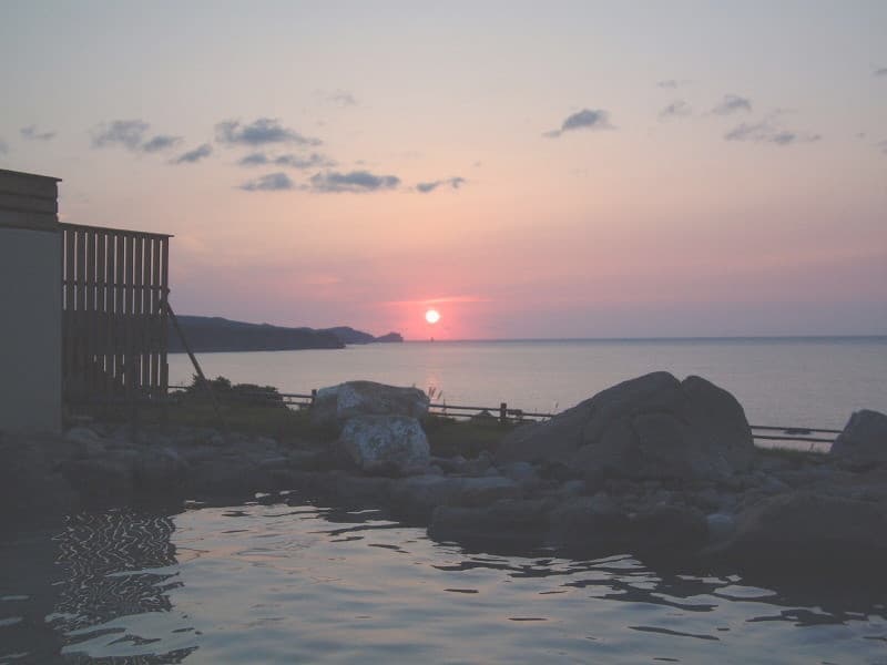 岬の湯から海を望む